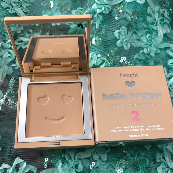 Benefit Hello Happy Velvet Powder Foundation - #2 - Picture 3 of 4